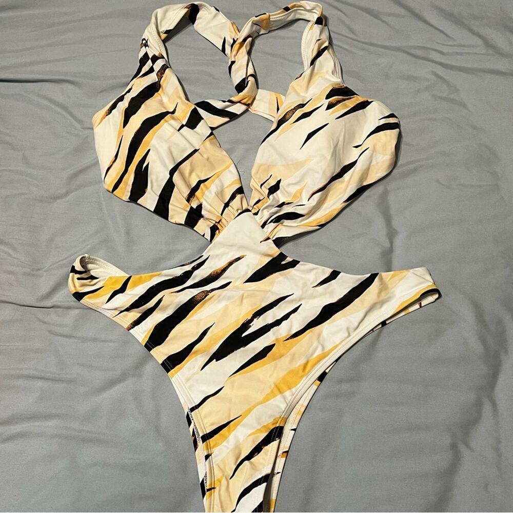Cupshe X Stassie Cheeky Monokini‎ White Abstract XL